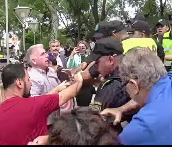 Abdistas dicen que garrotear a policías es un “derecho constitucional” y tildan de vergonzosa denuncia contra líbero-zurdos – La Mira Digital