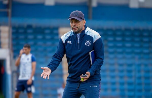 Versus / ¡Otro DT que se va! Felipe Giménez ya no sigue en el Sportivo 2 de Mayo