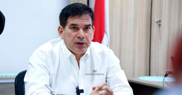 La Nación / Helicóptero en el que viajaba titular del MUVH debió realizar un aterrizaje de emergencia