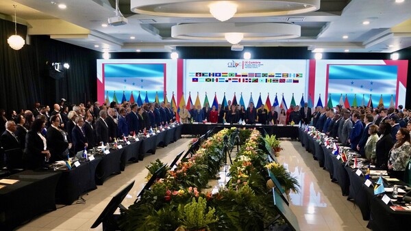 Nicaragua retira a su embajadora en Honduras tras denunciar falta de consenso en la Celac