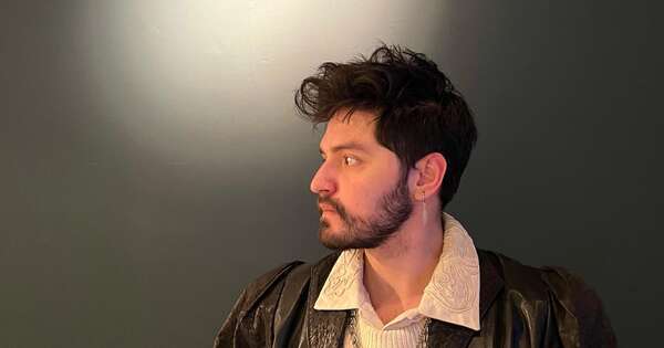 La Nación / Andrés Vásch lanzó su poemario “Todo el pan de la casa en mi boca”