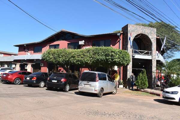 Funcionaria de Copaco denuncia a exjugador por el supuesto cobro irregular de un pagaré adulterado - Nacionales - ABC Color