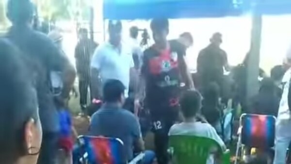 Escracharon a intendente de Tavapy que prometió camisetas y no cumplió