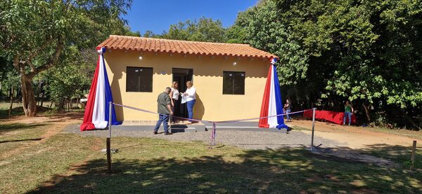Gobierno entrega viviendas a familias de Caaguazú • PARAGUAY TV