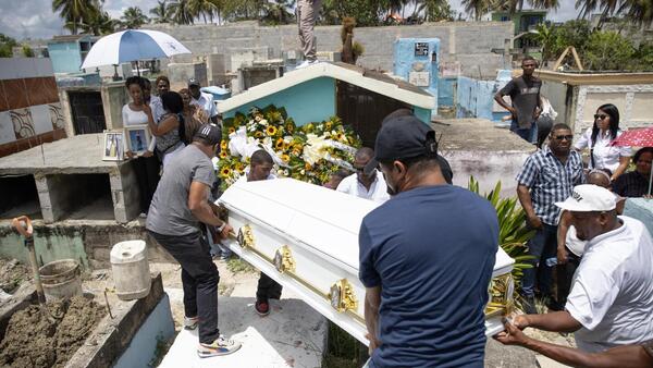 Ataúdes, funerarias y nichos gratuitos para las víctimas de la discoteca de Santo Domingo