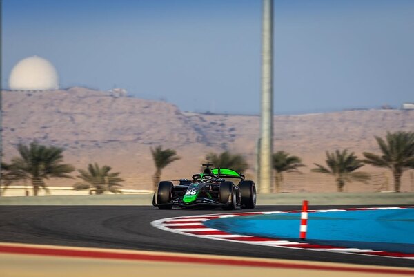 Versus / Joshua Duerksen largará desde el primer lugar en la carrera sprint en Baréin