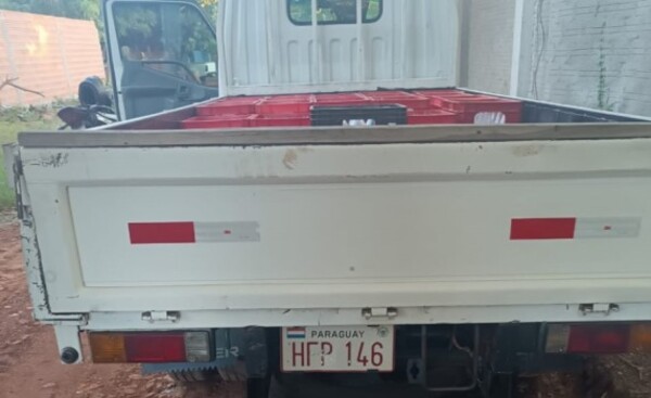 Delincuente asalta a repartidor y huye en camión de la víctima