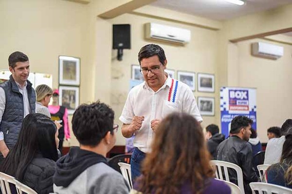 Decenas de jóvenes fueron contratados durante realización de Feria de Empleo en Alto Paraná | DIARIO PRIMERA PLANA