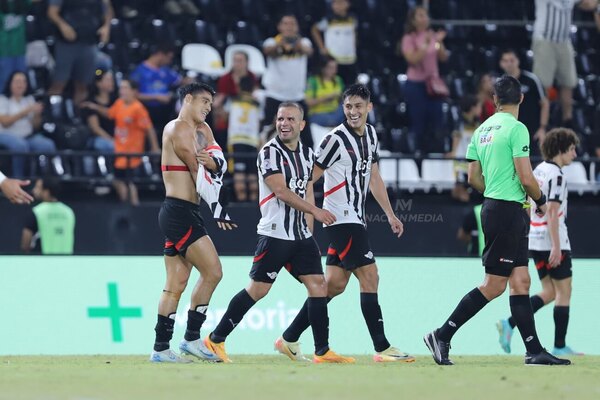 Versus / Libertad consigue un triunfazo en el último minuto y sigue imparable en la temporada