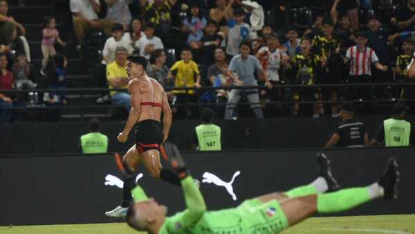 Libertad vence a Nacional y sigue liderando cómodamente