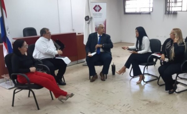 Analizan situación del Centro de Atención a Víctimas durante reunión