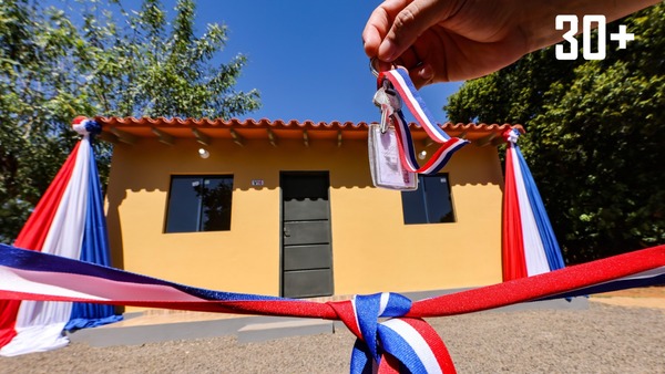 Familias de Caaguazú se benefician con la entrega de nuevas viviendas - trece