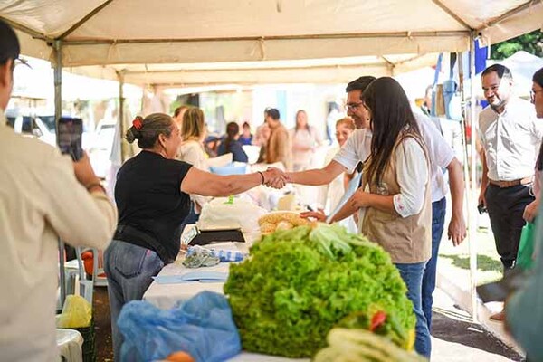 Con rotundo éxito se desarrolló la feria por Semana Santa en la Gobernación de Alto Paraná | DIARIO PRIMERA PLANA