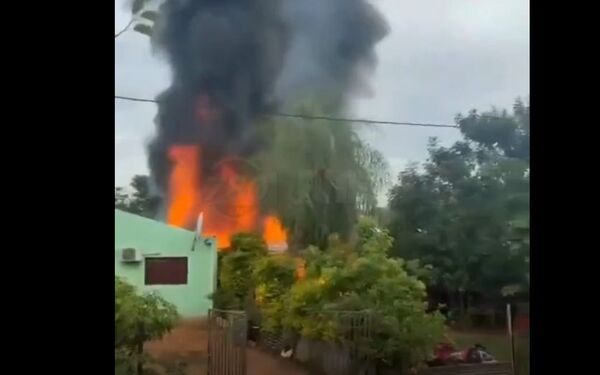 Un espiral cayó sobre una cama y provocó un incendio en dos viviendas de Luque