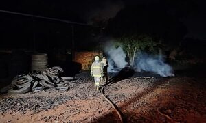 Bomberos sofocaron incendio en un depósito de cubiertas – Diario TNPRESS