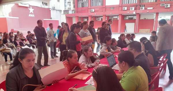 Diario HOY | Alta concurrencia registró feria de empleo para dos sectores