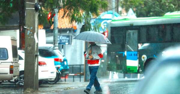 La Nación / Finde pasado por agua: lluvias con tormentas para la jornada de hoy