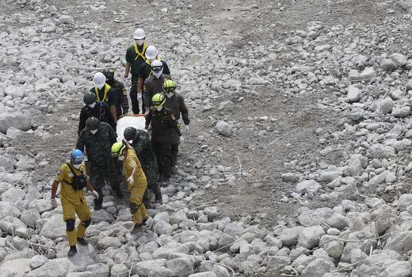 Tailandia: hallan 32 cadáveres en torre derrumbada en Bangkok por terremoto - Mundo - ABC Color