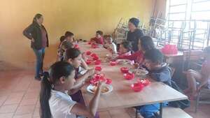 Hambre Cero: comedor funciona en aula en peligro de derrumbe, en escuela de San Pedro - Nacionales - ABC Color