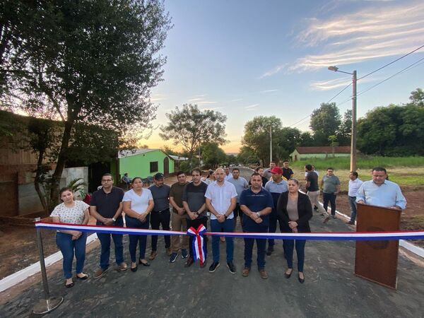 Inauguran obras de empedrado en el barrio Arroyo Porã