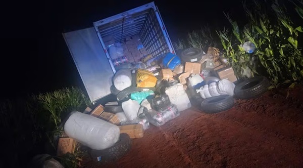 Asaltaron camión escoltado por la Policía: 15 ladrones contra 3 personas