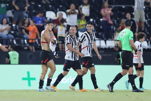 Libertad consigue un triunfazo en el último minuto y sigue imparable en la temporada