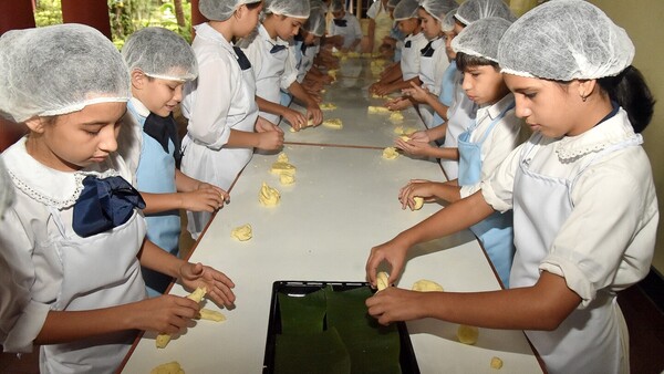 Chiperitos escolares buscan mantener viva la tradición del chipa apo