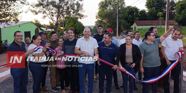 MUNICIPALIDAD DE CAMBYRETÁ INAUGURA IMPORTANTE TRAMO EMPEDRADO EN ARROYO PORÁ