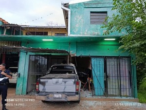 Tatacho quedó incrustado en una vivienda y perjudicó a una familia