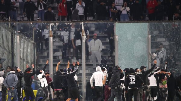 Versus / "Superclásico" del fútbol de Chile, suspendido por la muerte de dos hinchas por Libertadores