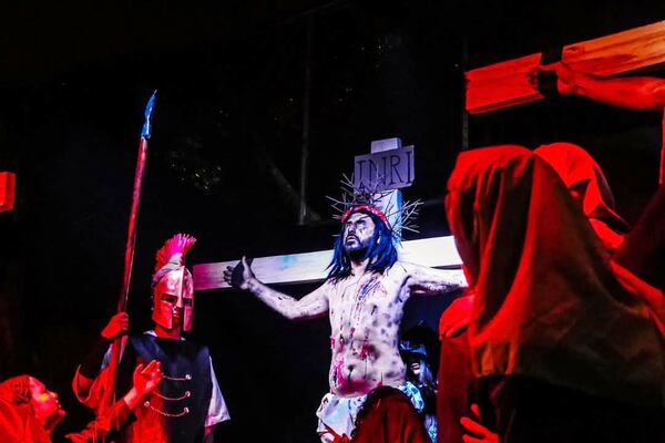 Luque se destacó con su colorido Vía Crucis “Caminando con Jesús” •