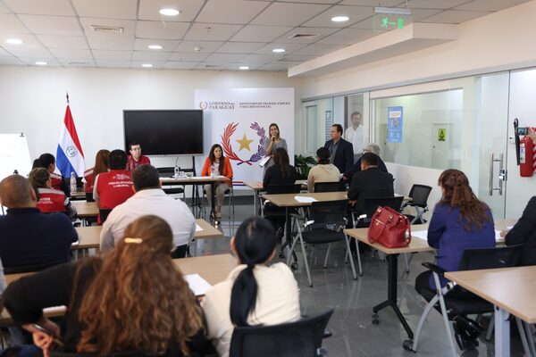 Funcionarios de Trabajo refuerzan formación en salud y seguridad ocupacional - .::Agencia IP::.