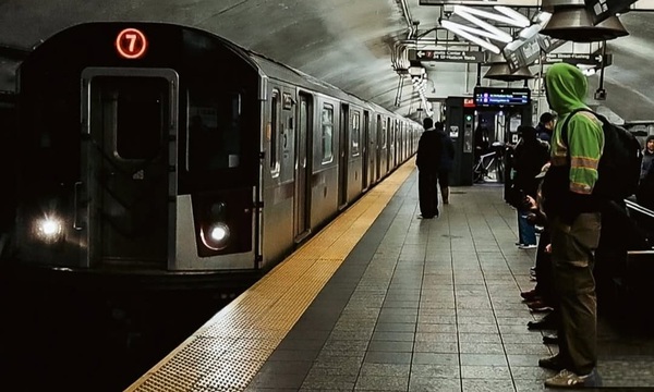 Desde Nueva York, ovetense y otro compatriota cuentan con imágenes la vida que se vive en silencio - OviedoPress