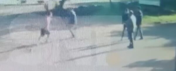 (VIDEO)Funcionarios de la ANDE fueron atacados a cuchillazos por un chespi