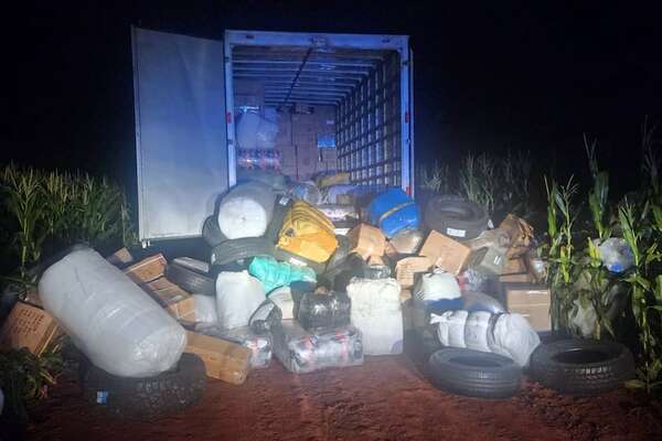 Piratas del asfalto secuestran un camión y una patrullera policial en Alto Paraná - Policiales - ABC Color