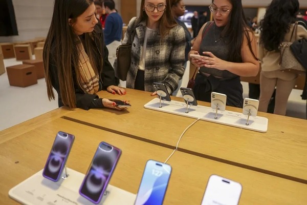 Trump exime a 'smartphones' y computadoras de sus “aranceles recíprocos” - 1000 Noticias