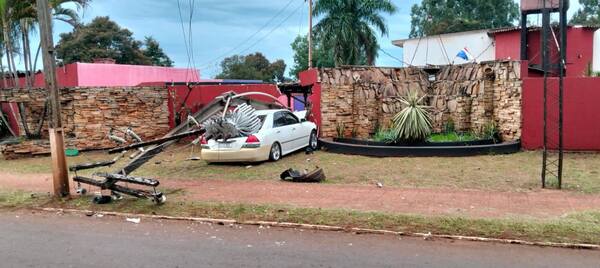 Pdte. Franco: conductor chocó contra muralla de un motel - 1000 Noticias