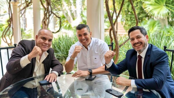 Peña enfrenta críticas de figuras del cartismo y se debilita respaldo