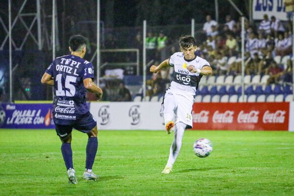 Versus / Ya sin Martín Palermo, Olimpia busca iniciar la recuperación ante su "bestia negra"