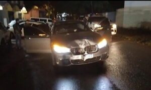 Menor al volante huye de la Policía y choca tras persecución