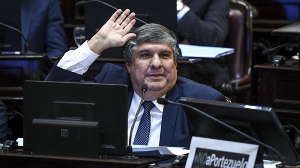 Obligaron a senador argentino a volver tras entrar de forma irregular