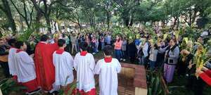La Semana Santa es un tiempo de reflexión y de arrepentimiento, dijo el padre Maidana durante su homilía en la catedral de San Juan - Nacionales - ABC Color