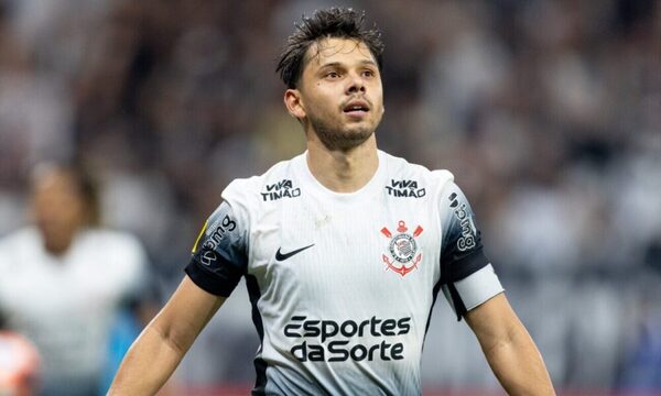 Ángel Romero fue blanco de cánticos homofóbicos y xenófobos de parte de la hinchada de Palmeiras