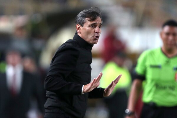Versus / ¿Cómo juegan los equipos de Fabián Bustos, virtual DT de Olimpia?