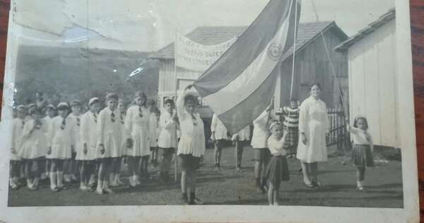 La Nación / Escuela Gral. Bernardino Caballero, 62 años de la primera sede educativa del Este