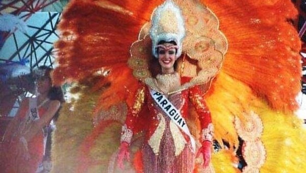 La ex reina de belleza Pamela Zarza ofrece sus servicios para quienes quieran divorciarse