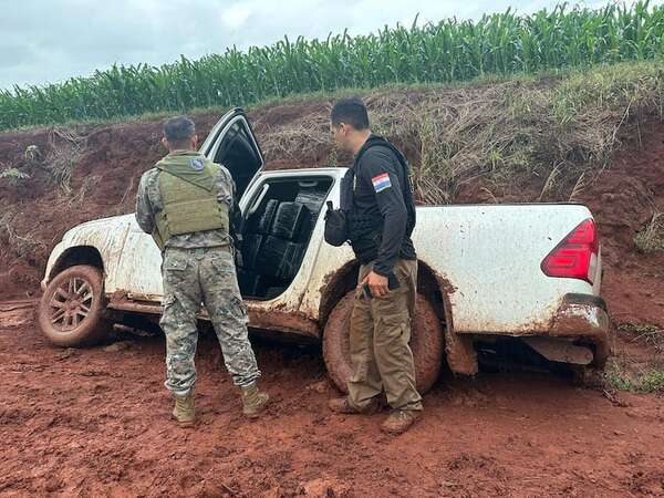 Abandonan camioneta con droga, cerca de puesto militar - Policiales - ABC Color