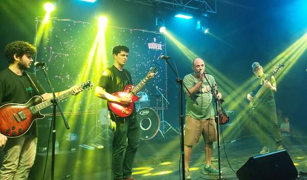 El rock sonó fuerte en Vöudevil con Cabezones y Edu Schmidt - Música - ABC Color