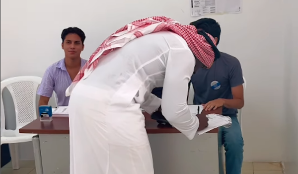 Versus / ¡Lo hizo de nuevo! Segundo Castillo se fue a votar con un insólito atuendo