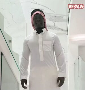 (VIDEO). El DT del Barcelona de Guayaquil llegó vestido así a un local de votación